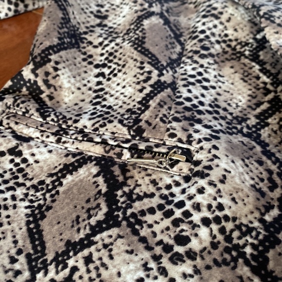 Size medium animal print blazer from 89th and Madison - Picture 2 of 7